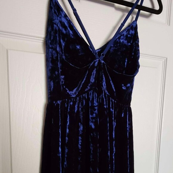 Crushed Velvet Blue Skater Dress - Picture 3 of 7